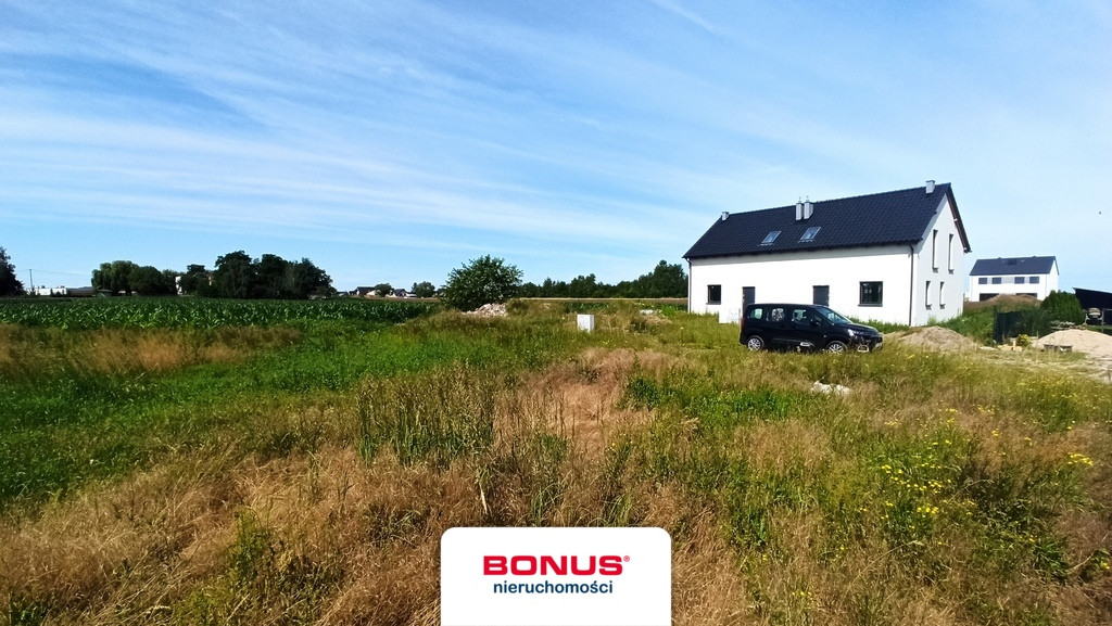Foremna działka, pośród nowo budowanych domów - Widok 2
