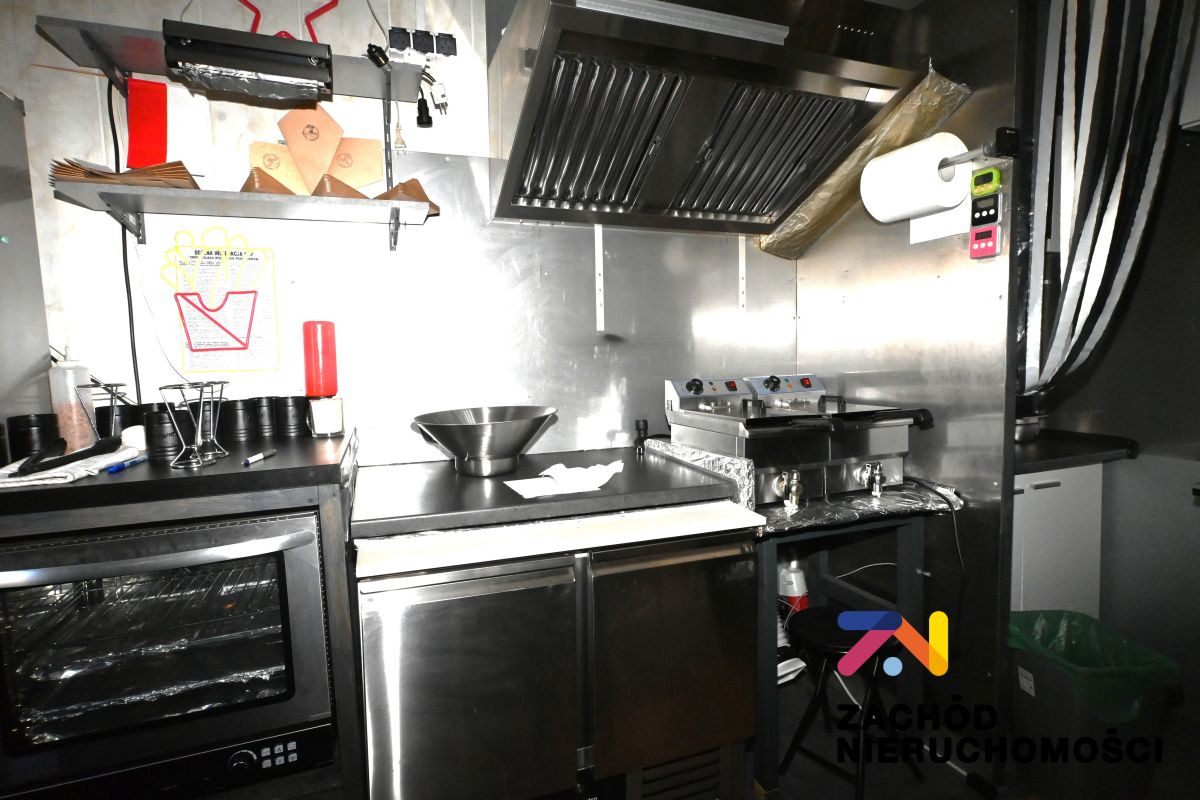 Kiosk w centrum z wyposażeniem gastronomicznym - Widok 4