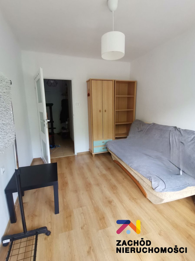 pokój w mieszkaniu trzypokojowym - os. Morelowe - Widok 2