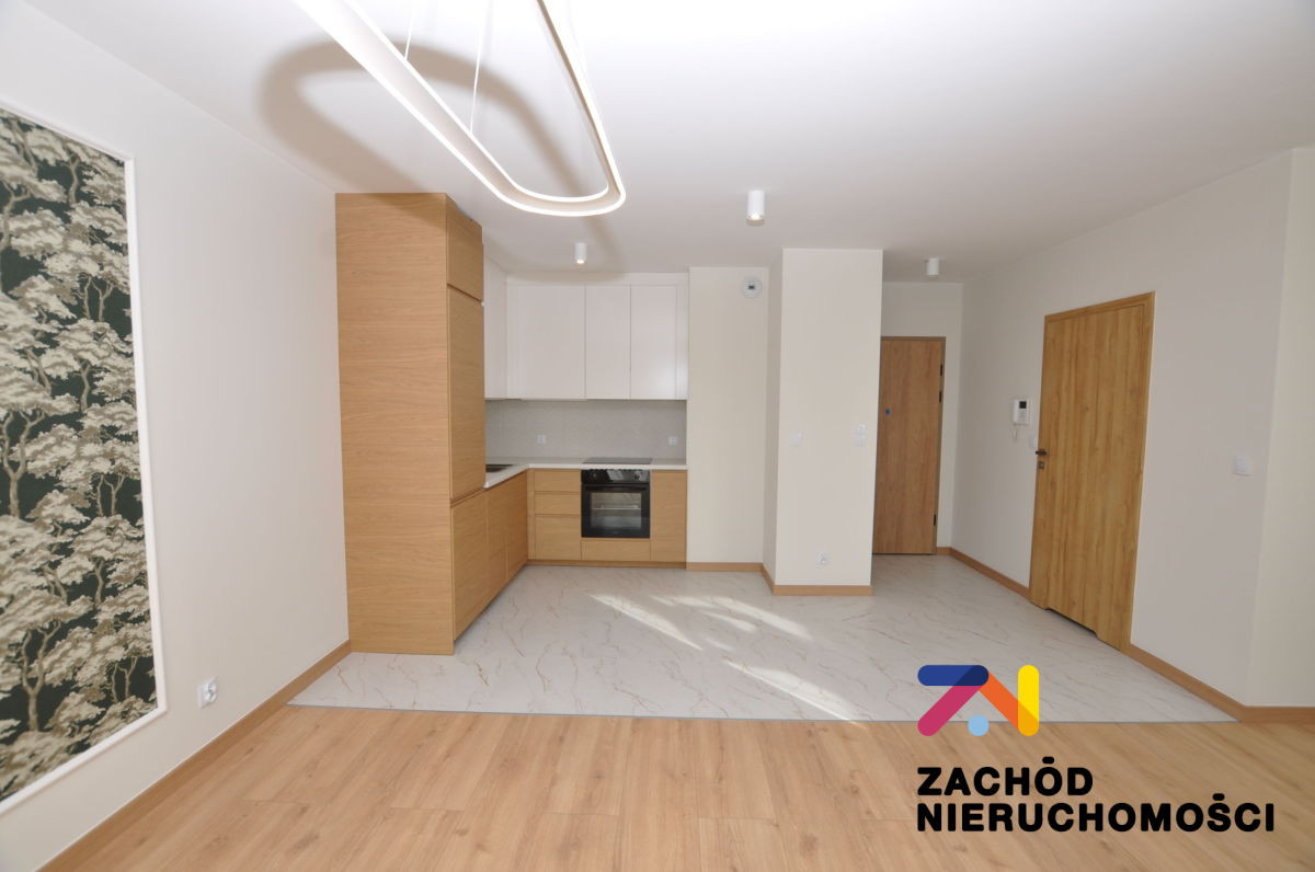 Atrakcyjna kawalerka z tarasem i balkonem