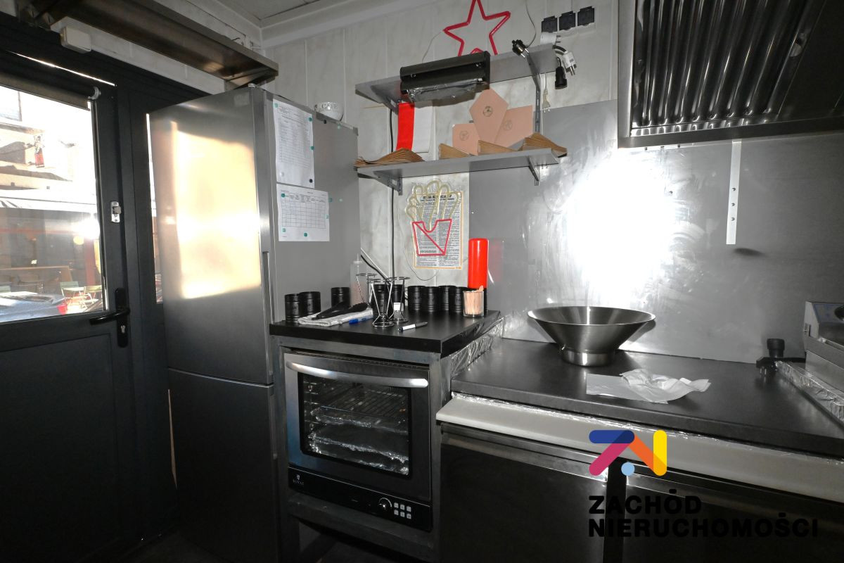 Kiosk w centrum z wyposażeniem gastronomicznym - Widok 3