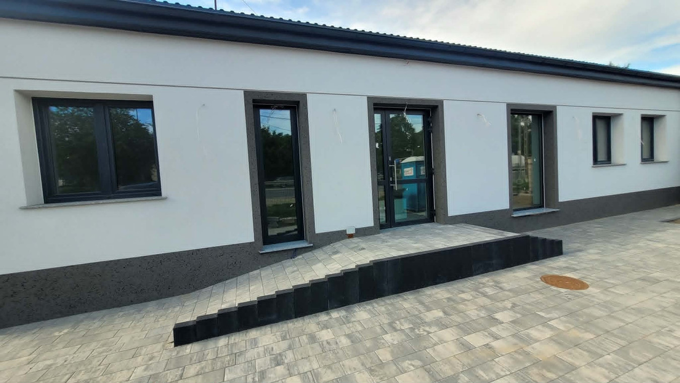 Budynek użytkowy z działką pod handel / usługi / przychodnię - główna ulica