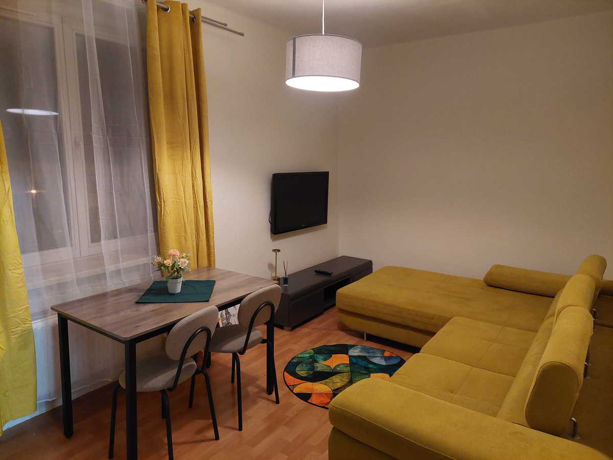 Mieszkanie dwupokojowe w modernistycznej części Śródmieścia