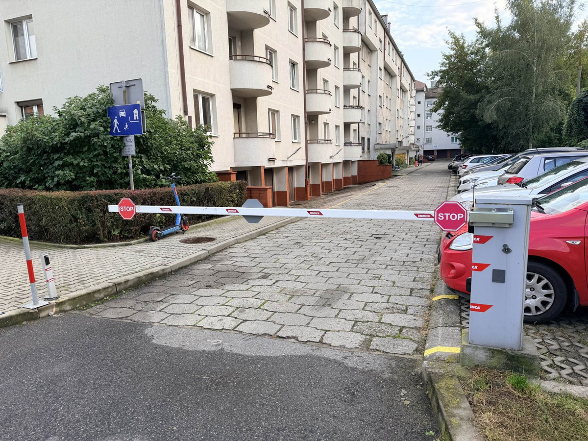 GARAŻ 18,23 m² – KRAKÓW, UL. LEA – ZAMKNIĘTE OSIEDLE | OSOBNA KW | 150 000 ZŁ - Widok 2