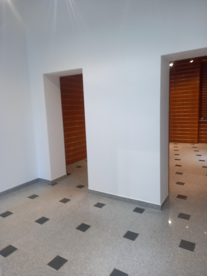 Plac Grunwaldzki, lokal handlowo-usługowy - Więcej