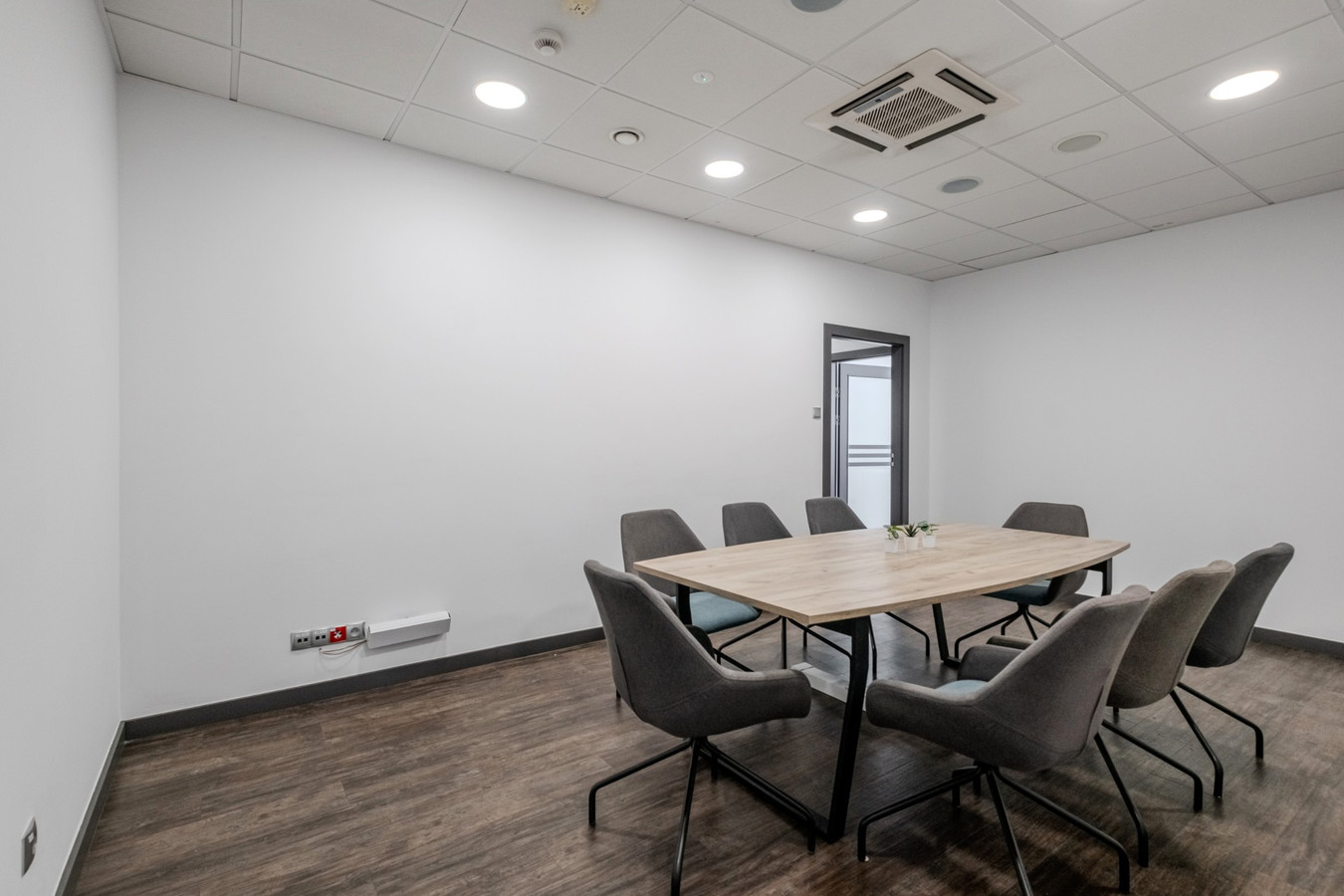 GOTOWE BIURO 300 m² | 20–25 STANOWISK | PROMOCYJNY CZYNSZ - Więcej