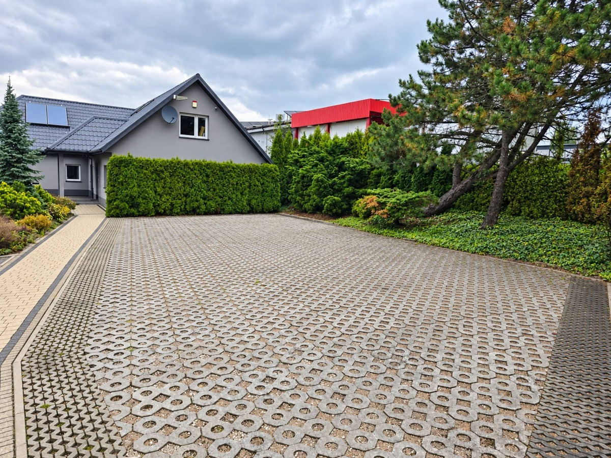 Obiekt produkcyjno-magazynowy z biurami | 0,95 ha | Wieliczka / Kraków - Więcej