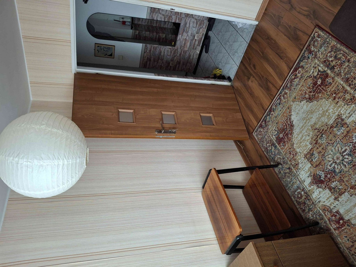 Duży pokój z balkonem dla pani przy UMK - Widok 4