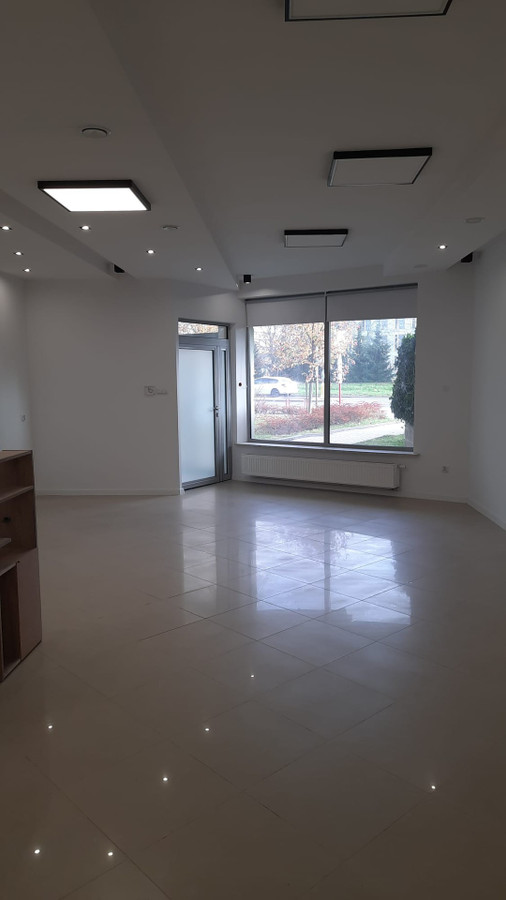 Commercial property, 82 m²