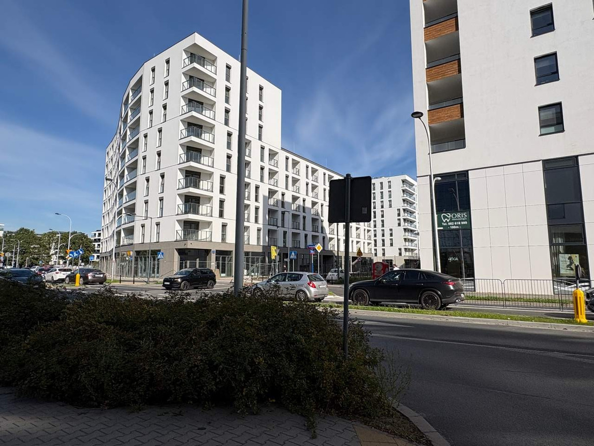Lokal handlowo-usługowy 41,80 m² | duże witryny | przy Galerii Północnej - Widok 4