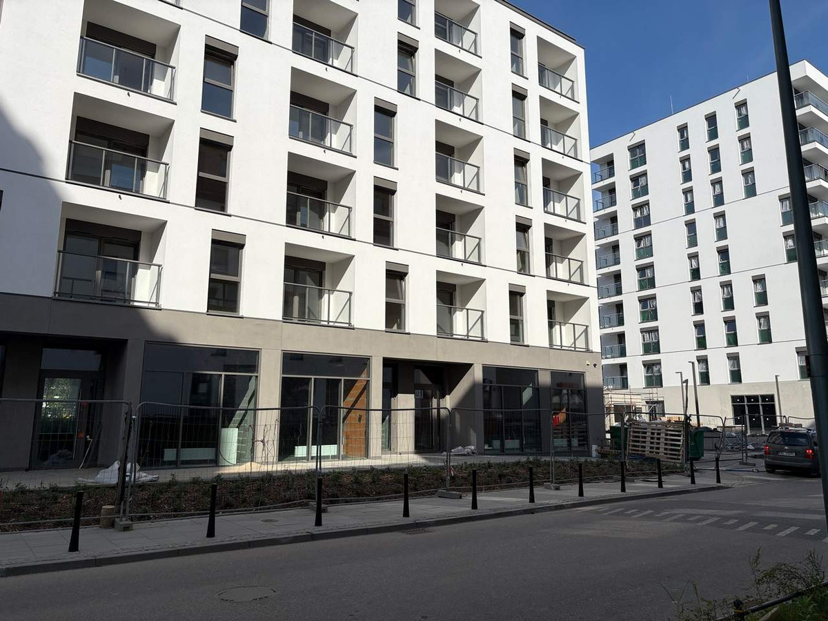 Lokal handlowo-usługowy 41,80 m² | duże witryny | przy Galerii Północnej - Więcej