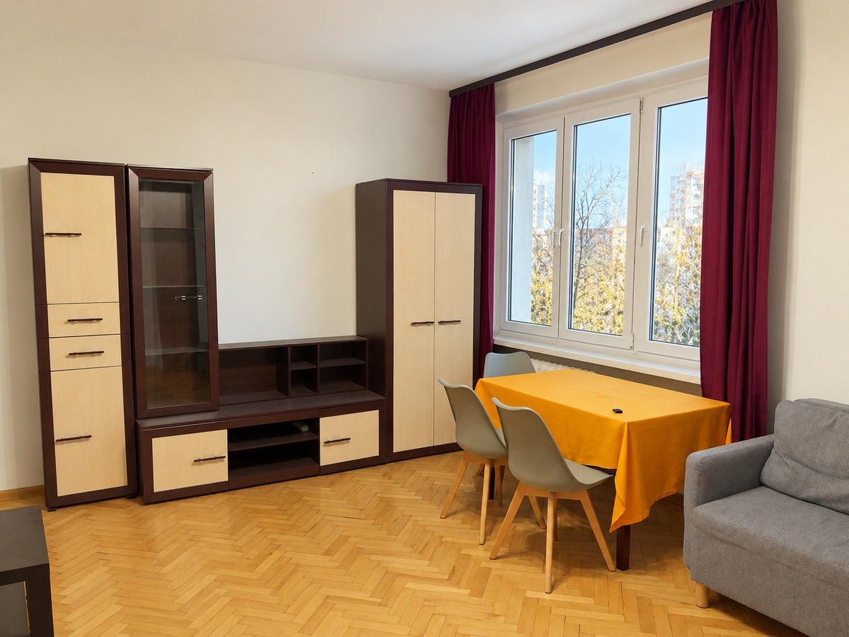 Duża kawalerka 37 m² z balkonem i piwnicą do wynajęcia w Łodzi przy ul. Wrocławs