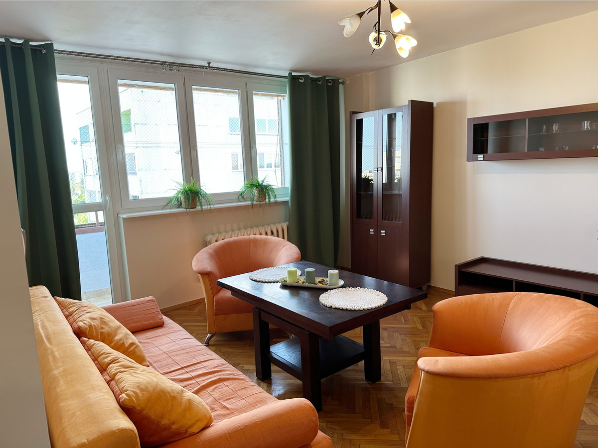 Mieszkanie 2-pokojowe z osobną kuchnią i balkonem, ul. Hallera | 45m²