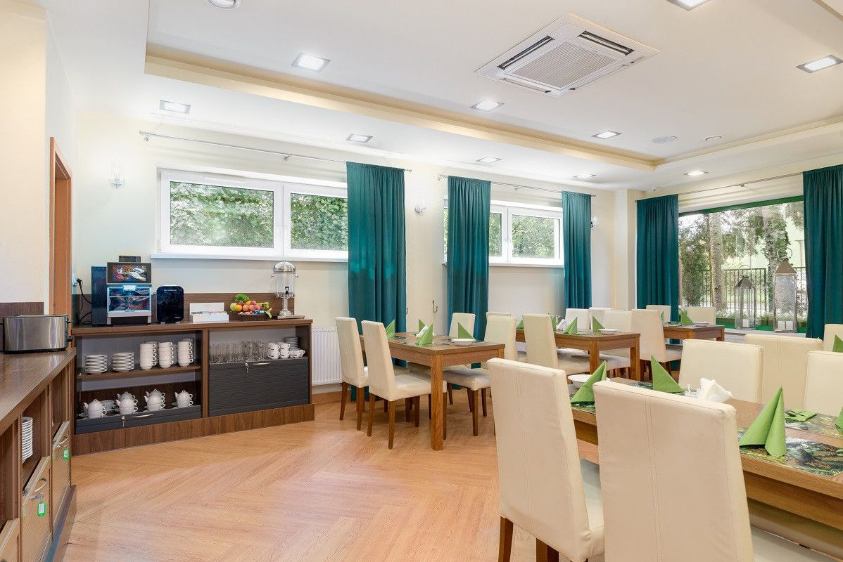 Funkcjonujący hotel z salami konferencyjnymi - Widok 4