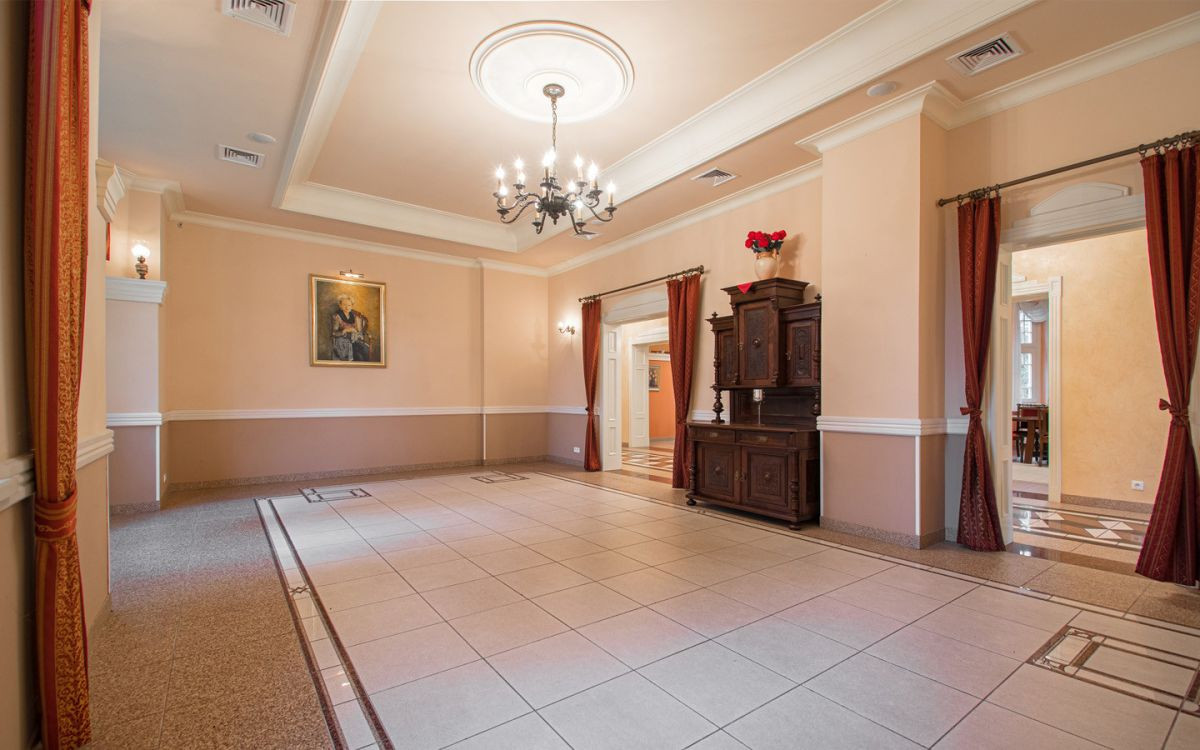 Dworek / dwa budynki z parkiem / hotel + sale - Więcej
